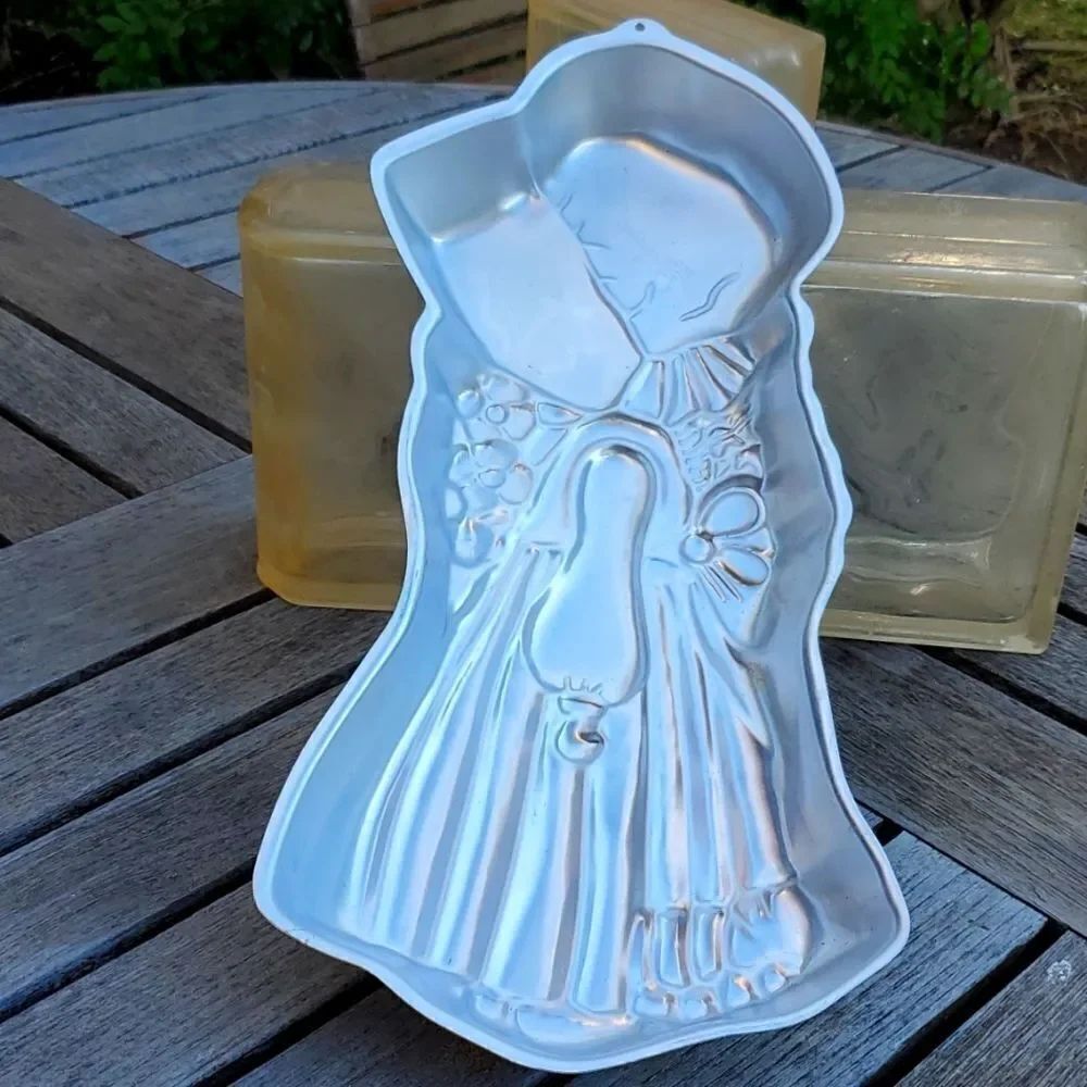Vintage 1975 Wilton Holly Hobbie Cake Pan